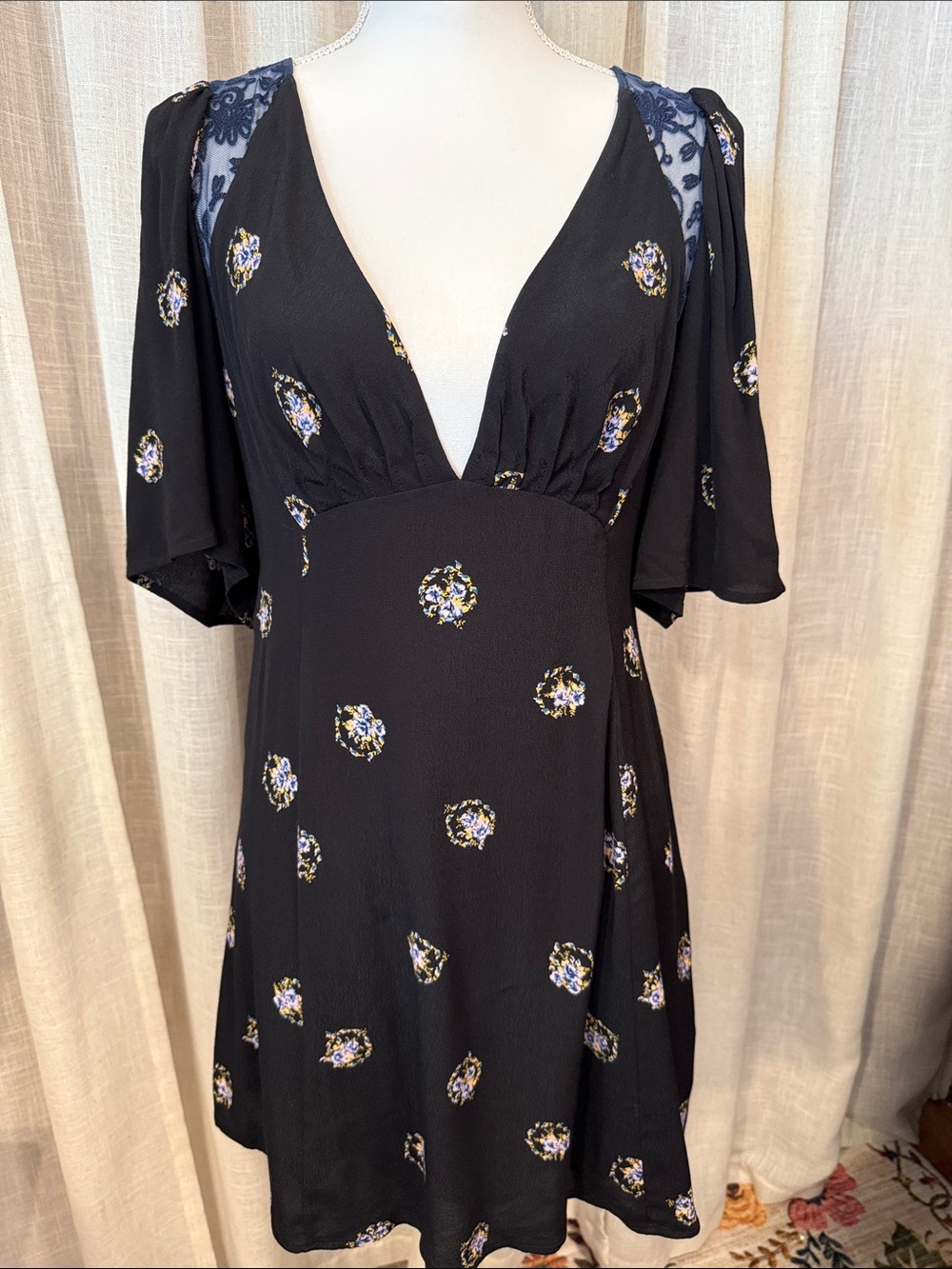 Free People Open Back Floral Mini Dress Black Boho Bell Sleeve Size 6